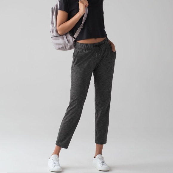 ❤️ Lululemon On The Fly Pant *28" Grey Luxtreme Size 4 - Picture 2 of 12